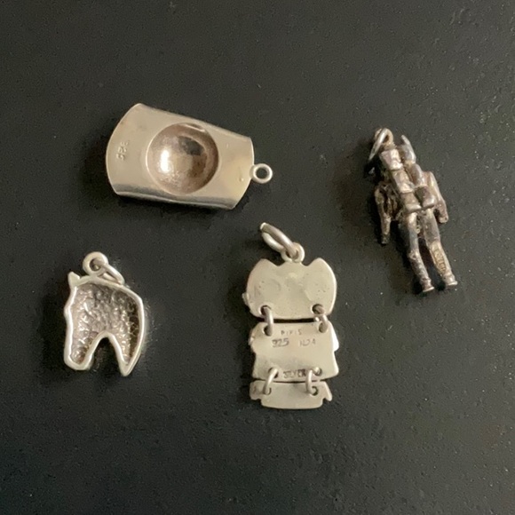Four silver vintage charms. Astronaut, hat, owl and horse - Picture 2 of 7